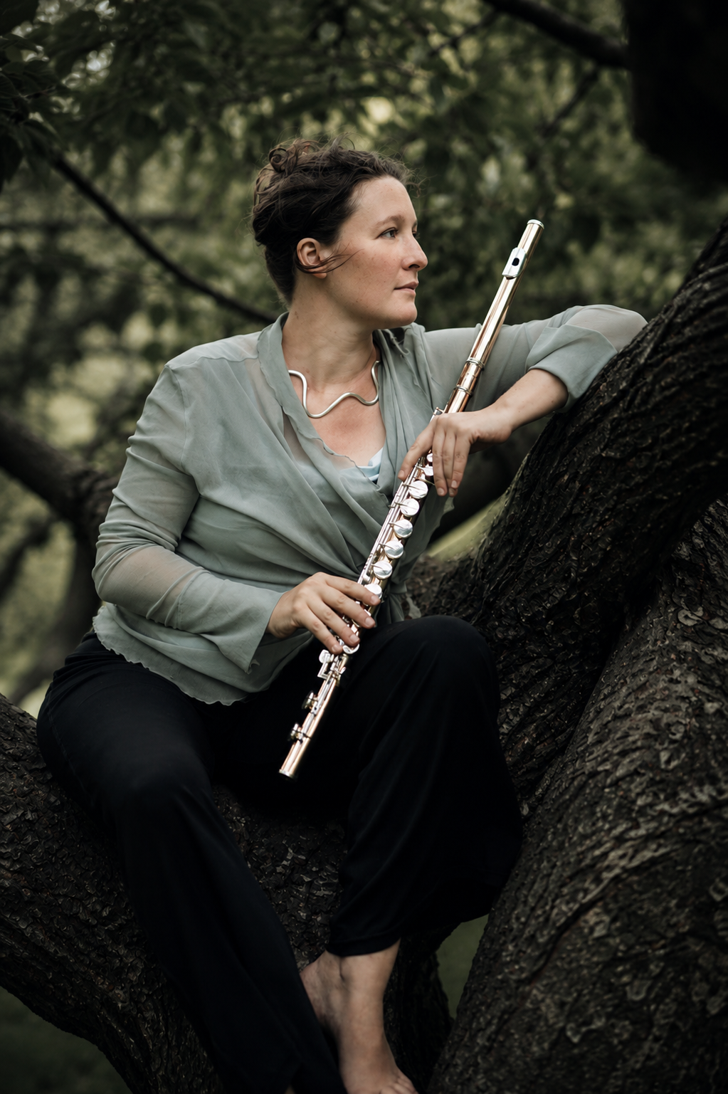 Hélène Navasse performing contemporary alto flute repertoire