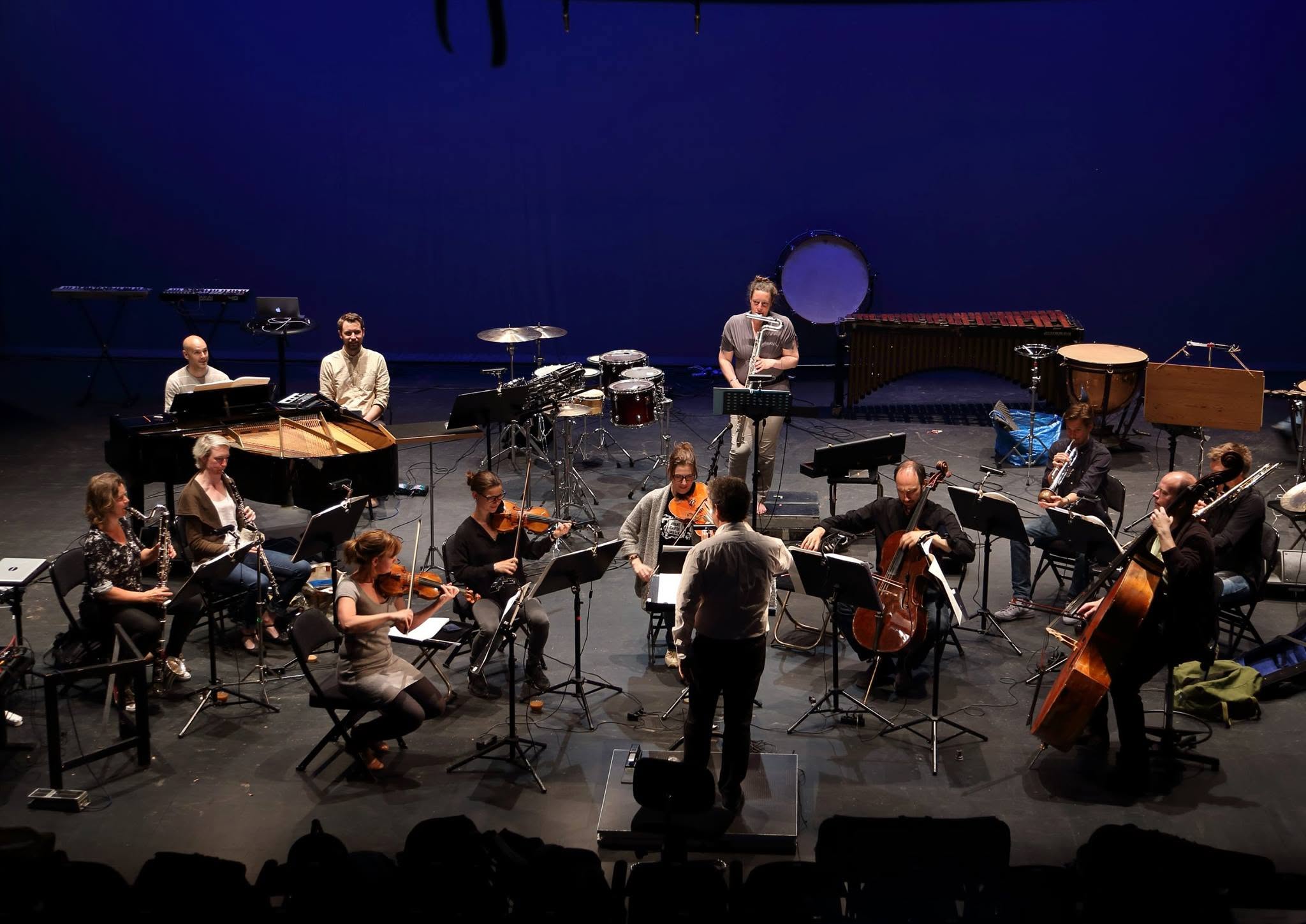Hélène Navasse performing FlashNight from within the ensemble